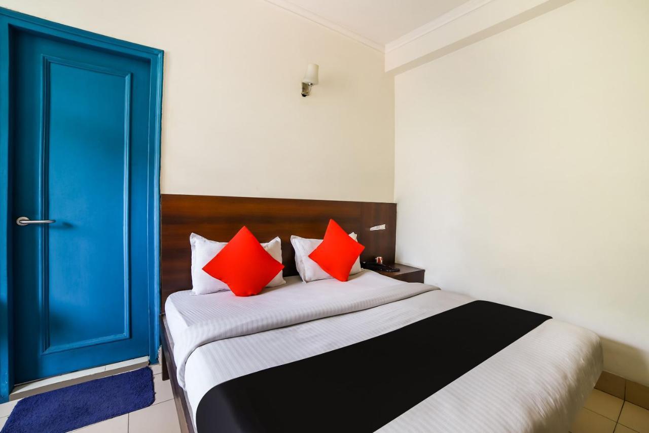 Capital O 48354 The Nest Neu-Delhi Exterior foto